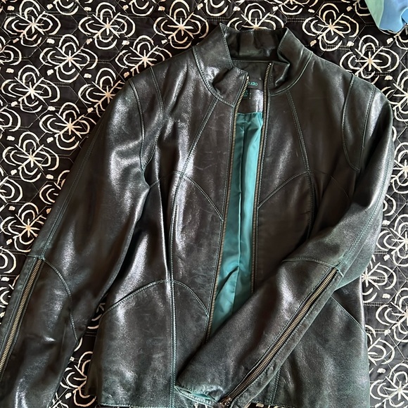 Leather jacket - Picture 1 of 5